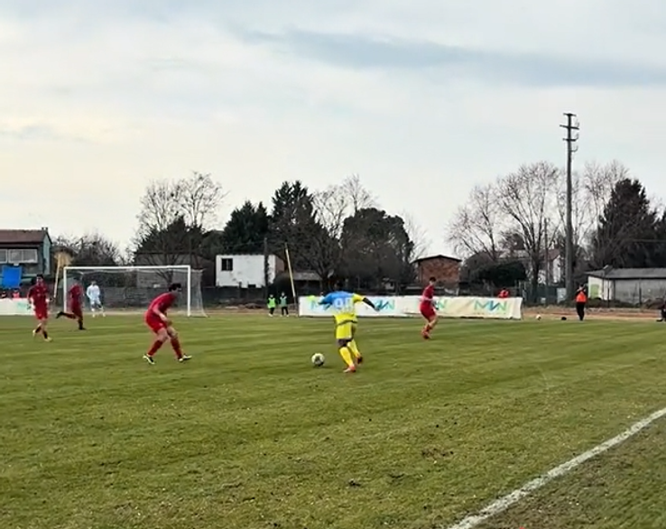 Douglas Costa a evoluat pe un stadion de 750 de locuri // Capturi FOTO: Tiktok @mundialitopodcast