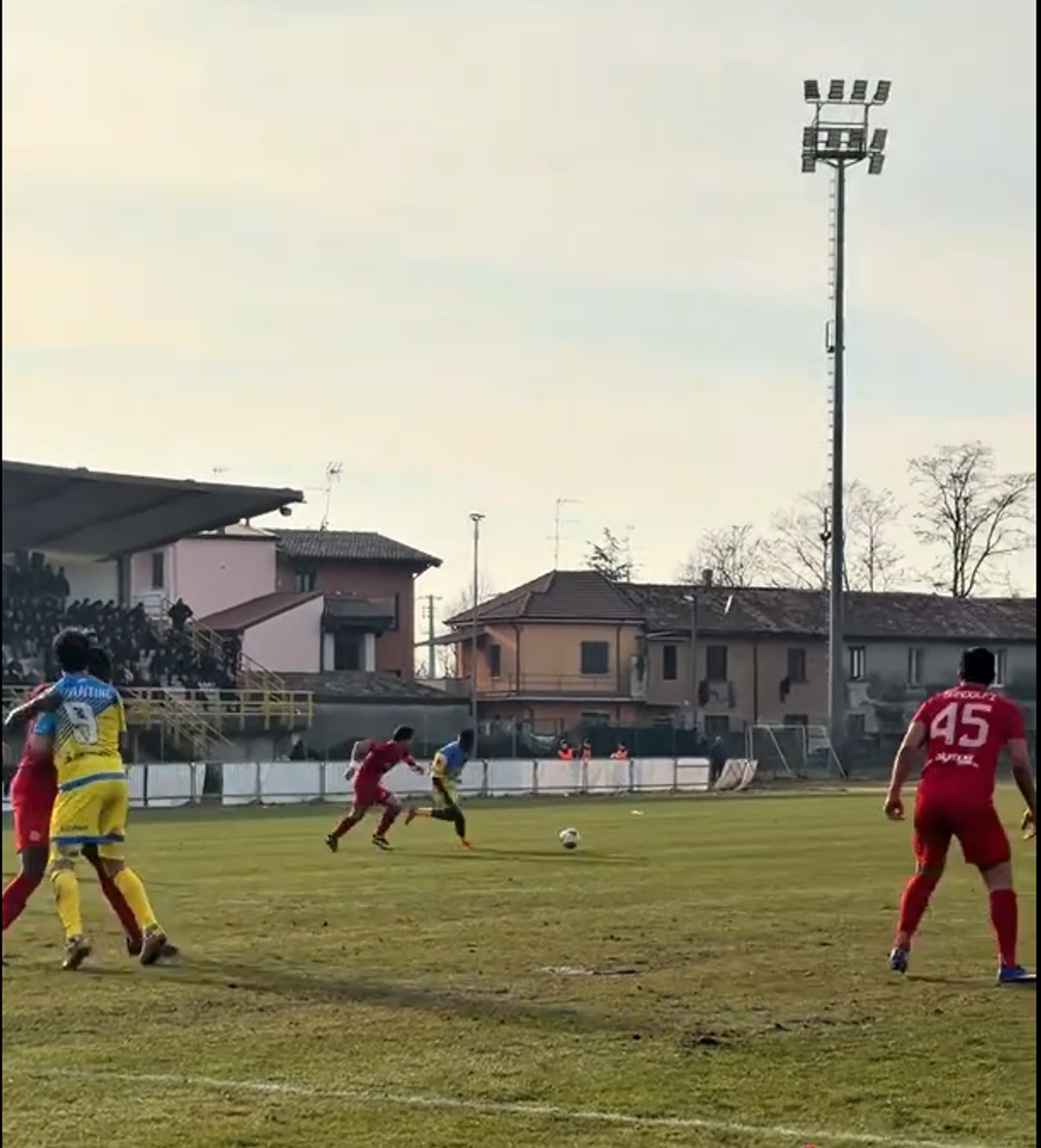 De la Bayern și Juventus, în Serie D! Douglas Costa a evoluat pe un stadion de 750 de locuri