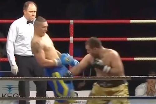 Secvență din timpul meciului dintre Nistor și Usyk.