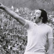 Gestul celebru făcut de Giorgio Chinaglia în fața peluzei fanilor lui AS Roma