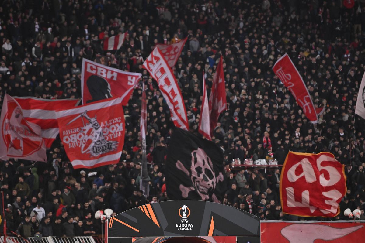 Scenografie religioasă la Steaua Roșie - Lille, în Europa League