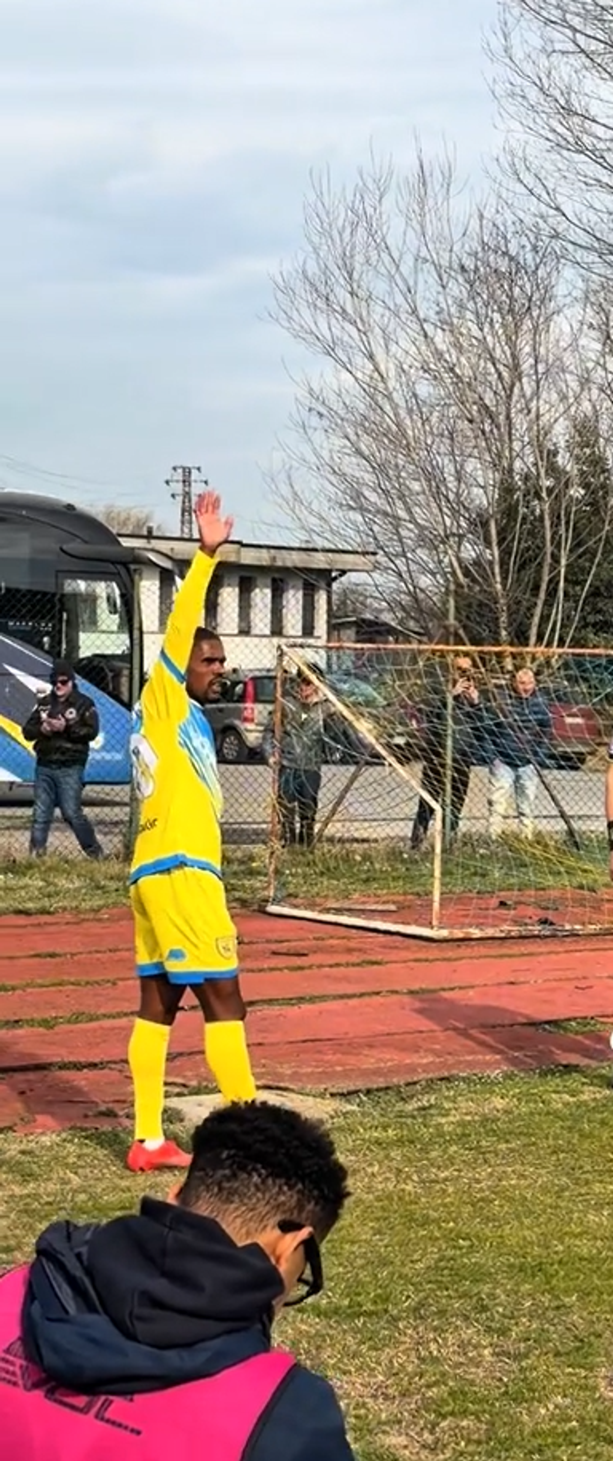 De la Bayern și Juventus, în Serie D! Douglas Costa a evoluat pe un stadion de 750 de locuri