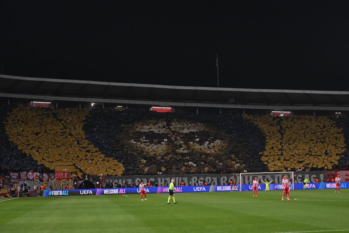 Scenografie religioasă la Steaua Roșie - Lille, în Europa League