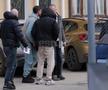 Gabi Matei (geacă neagră), la audieri la Parchetul Ploiești