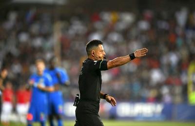 Ce arbitru va conduce U Cluj - Oțelul, meciul de care se leagă speranțele FCSB-ului