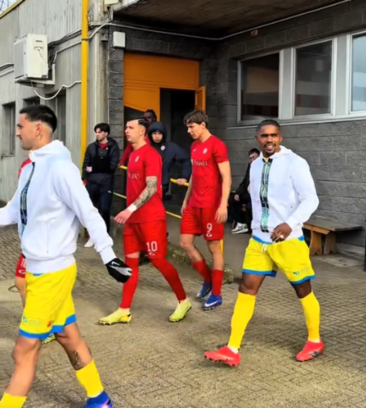 De la Bayern și Juventus, în Serie D! Douglas Costa a evoluat pe un stadion de 750 de locuri