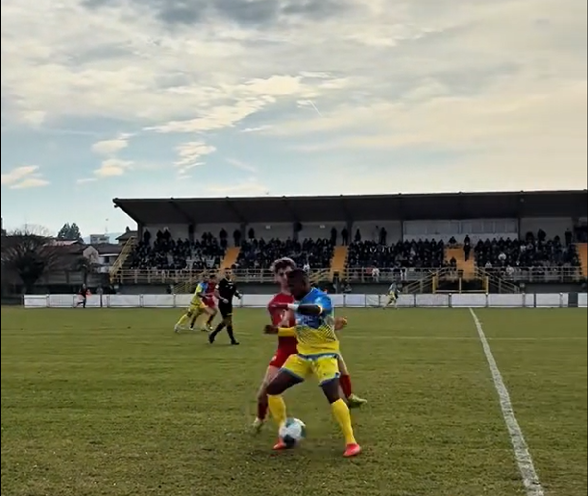 De la Bayern și Juventus, în Serie D! Douglas Costa a evoluat pe un stadion de 750 de locuri