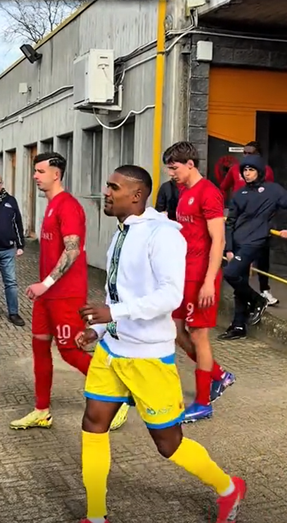 De la Bayern și Juventus, în Serie D! Douglas Costa a evoluat pe un stadion de 750 de locuri