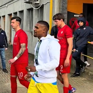 Douglas Costa a evoluat pe un stadion de 750 de locuri // Capturi FOTO: Tiktok @mundialitopodcast