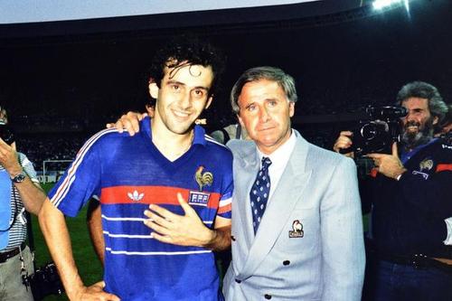 Michel Hidalgo (dreapta), alături de Platini  // Sursa: L`Equipe