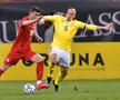 Vlad Chiricheș (în galben), în România - Macedonia de Nord // foto: Imago