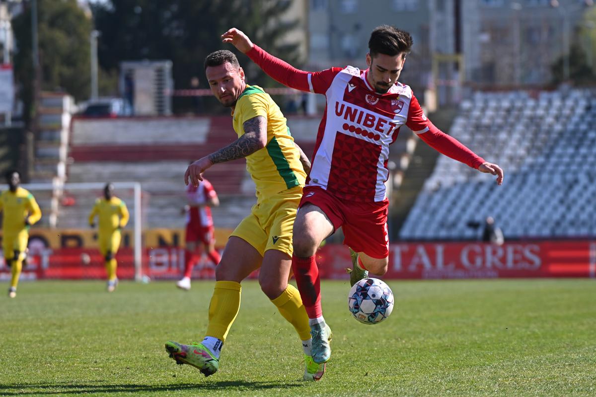 Dinamo, victorie în zece oameni în amicalul cu Zimbru » Eșanu a fost eliminat în finalul primei reprize