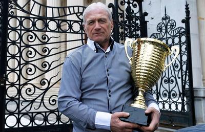 Legenda României s-a întors definitiv în țară: „Pe ultima mea sută de metri, vreau să deschid academie. Am văzut la CFR - Craiova jucători care nu știu să șuteze”
