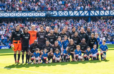 Gică Hagi, show pe „Ibrox” » Lovitură liberă magistrală în meciul legendelor: Rangers vs restul lumii