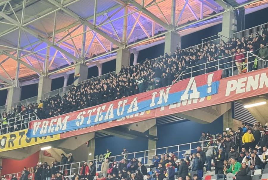 Scene violente filmate în stadionul Steaua, după meciul României » Forțele de ordine au folosit gaze lacrimogene