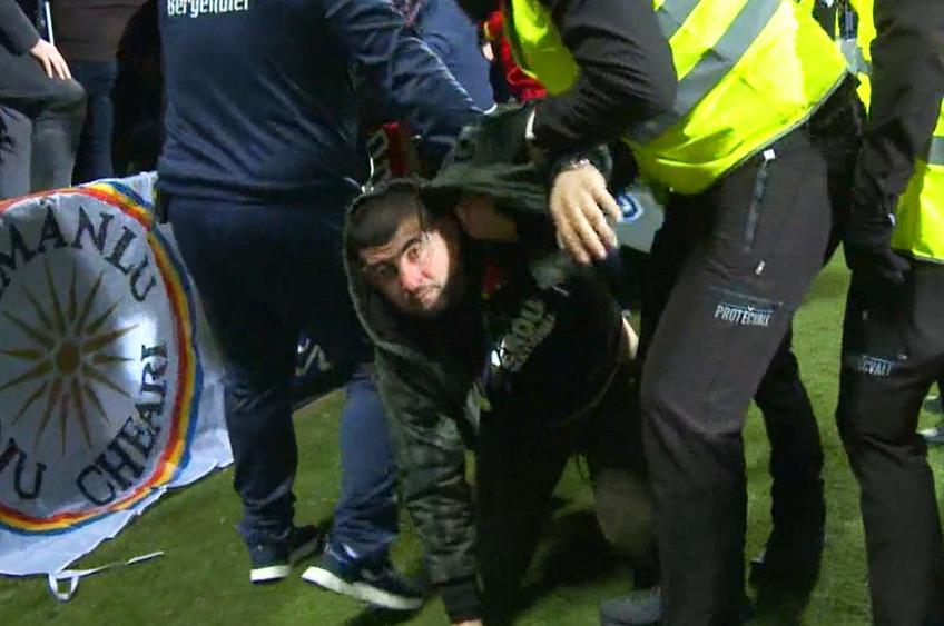 Victoria României din Andorra, scor 2-0, la debutul în preliminariile EURO 2024, a fost umbrită de mai multe incidente petrecute în peluză.