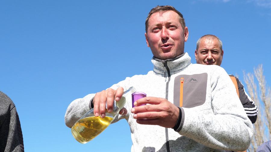 Un pahar de țuică a Antrenorul care l-a descoperit pe Budescu a făcut infarct de trei ori! „Dacă ești fotbalist, joci și printre căcăreze!”