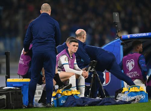 Phil Foden (22 de ani), mijlocașul Angliei, folosit zece minute spre final la 2-1 cu Italia, a ieșit azi dimineață din lotul Albionului și nu a jucat contra Ucrainei.