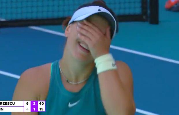 Bianca, epic fail » Jenată de ce a făcut, Andreescu a început să râdă în timpul meciului de la Miami, apoi s-a autoironizat pe Twitter