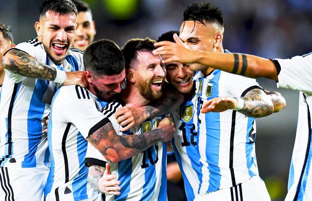 Ce omagiu! Campionii din Argentina se vor antrena de-acum pe terenul Lionel Andres Messi!