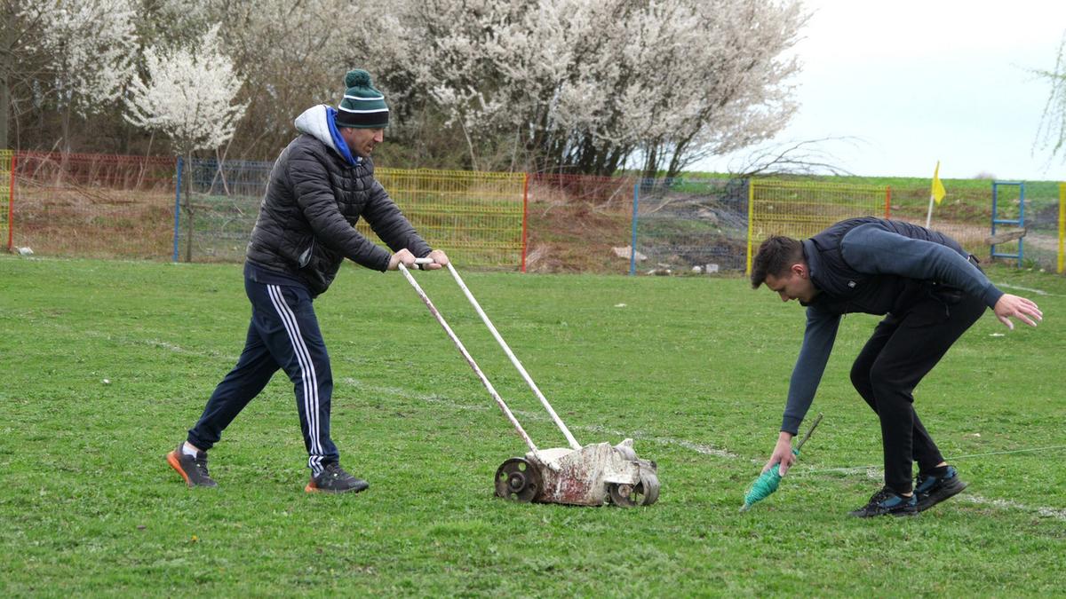 Antrenorul care l-a descoperit pe Budescu a făcut infarct de trei ori! „Dacă ești fotbalist, joci și printre căcăreze!”