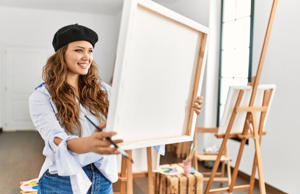 Beneficiile utilizării pânzelor întinse pe șasiu pentru pictura în ulei sau acrilic