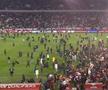 Momentul în care fanii au intrat pe teren după Georgia - Grecia