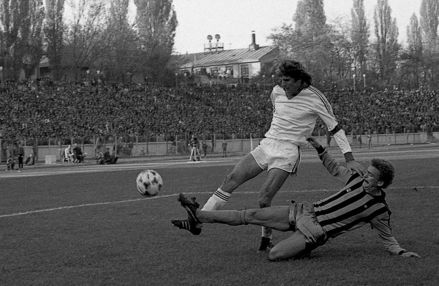 Dinamo - Inter 3-2. În imagine, Dudu Georgescu Povestea singurului suporter român elogiat printr-o scenografie 3D » Momentul care a dinamitat rivalitatea Dinamo - Steaua: „Până atunci, steliștii erau neimportanți”