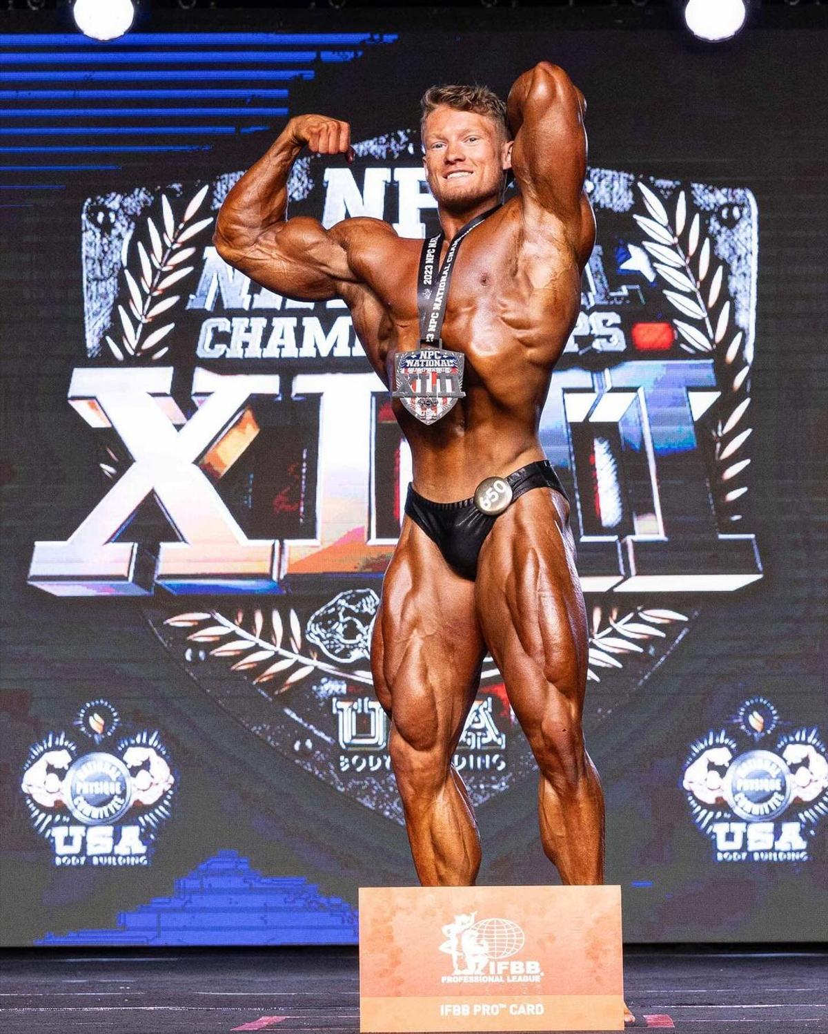 La doar 19 ani, i-a doborât lui Arnold Schwarzenegger recordul vechi de 57 de ani!