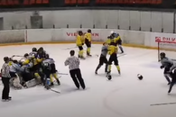 Imagini cu puternic impact emoțional » Copiii de 15 ani s-au lovit cu sălbăticie pe Patinoarul Olimpic din Brașov