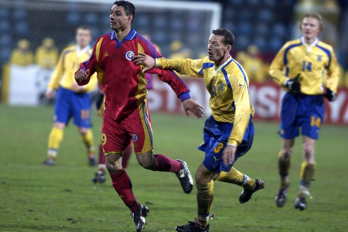 Imagini de la amicalul România - Ucraina 4-1 din 2002: ipostaze old-school în mocirla de la Constanța