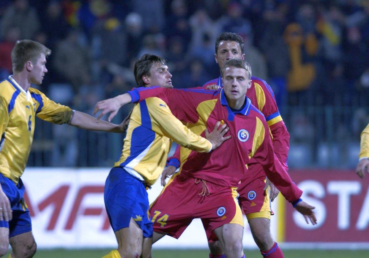 Imagini de la amicalul România - Ucraina 4-1 din 2002: ipostaze old-school în mocirla de la Constanța