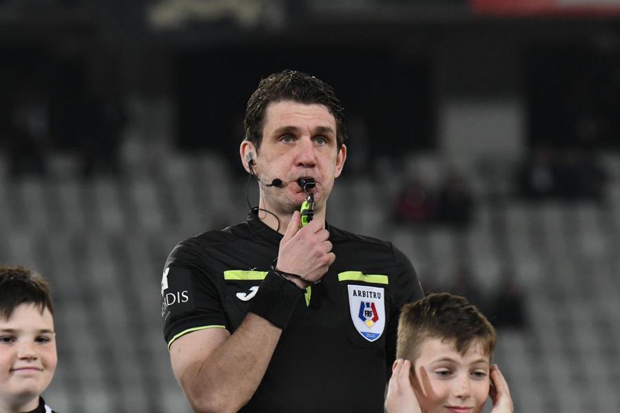 Horia Mladinovici/ foto Imago Images 3 arbitri din Superliga nu au voie să mai intre pe teren timp de o lună, inclusiv inamicul lui MM Stoica!