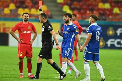 Adrian Cojocaru, arbitrul meciului FCSB - FCU Craiova 2-1/ foto Imago Images