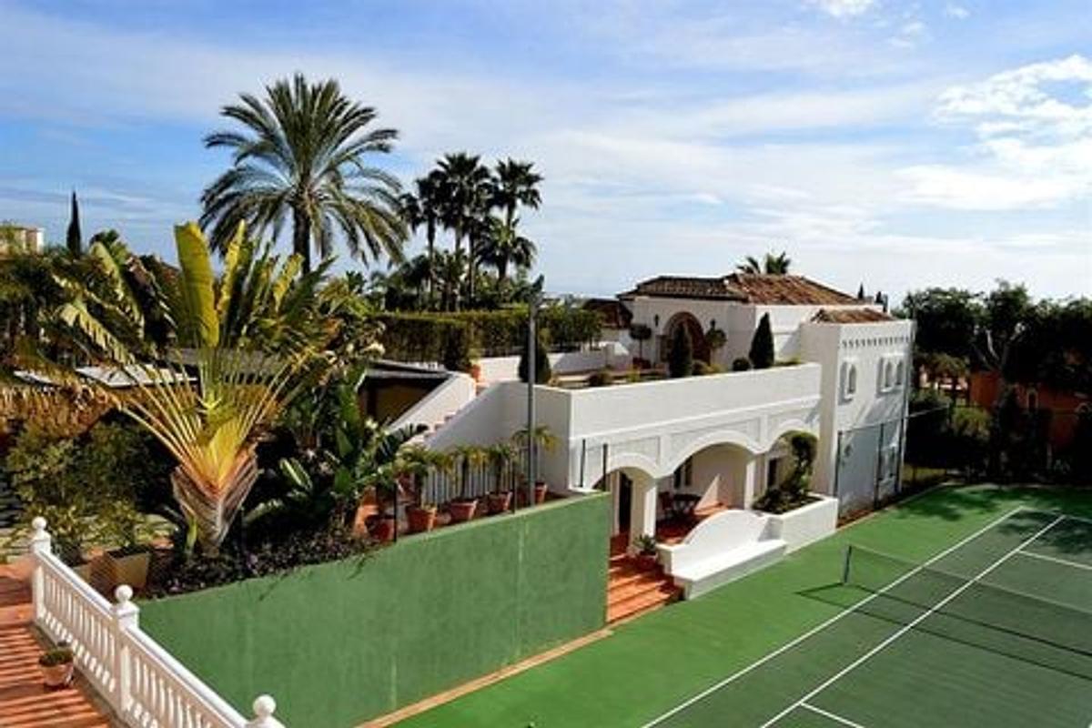 Novak Djokovic, amendat a doua oară pentru renovarea ilegală a vilei sale din Marbella » Cât valorează locuința și ce facilități are