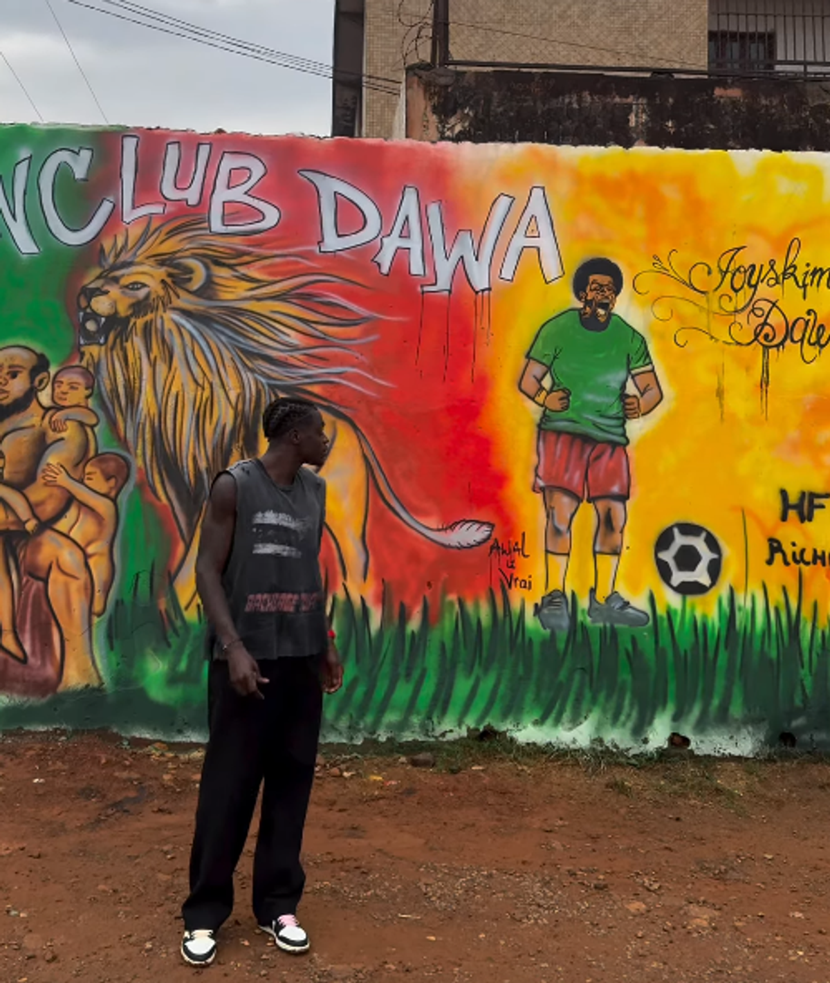 „Dawa eee” » Imagini colosale cu fundașul de la FCSB printre fanii din Africa