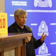 Gică Hagi și-a lansat cartea autobiografică „Drumul meu”. FOTO: Cristi Preda (GSP.RO)