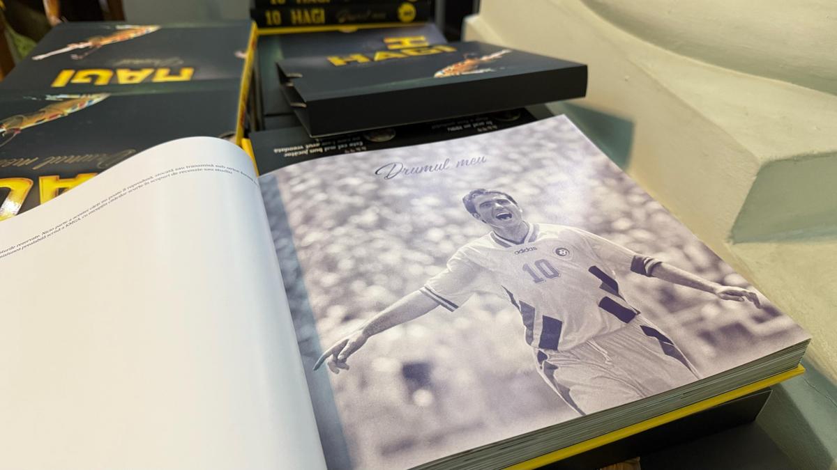 Gică Hagi și-a lansat cartea autobiografică: „Am iubit mingea. După aceea, familia!” » Lucescu a stârnit hohote de râs în Aula de la ASE: „Când a sărit la ăla, știi cum a zburat în cameră?”