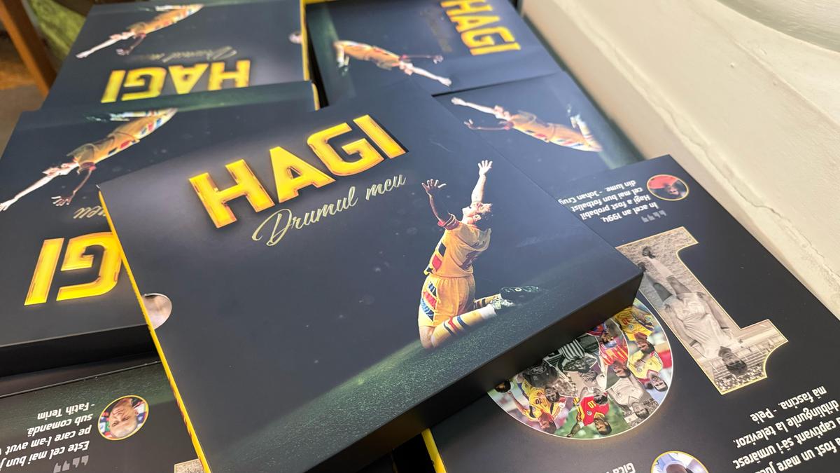 Gică Hagi și-a lansat cartea autobiografică: „Am iubit mingea. După aceea, familia!” » Lucescu a stârnit hohote de râs în Aula de la ASE: „Când a sărit la ăla, știi cum a zburat în cameră?”