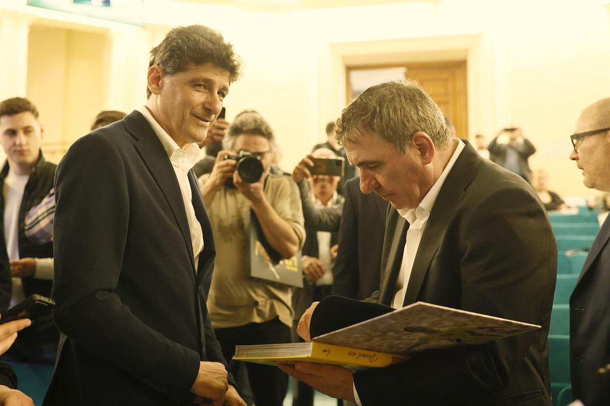 S-au ignorat total la lansarea cărții lui Gică Hagi! De ce Mircea Lucescu și Giovanni Becali sunt în „război”: „Cea mai mare greșeală a vieții mele!”