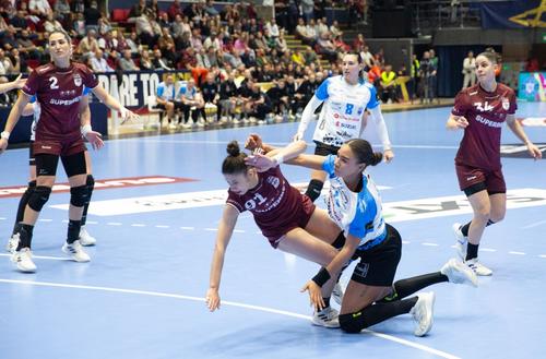 Rapid și CSM București se înfruntă ACUM, în cel mai tare meci al rundei cu numărul 20 din „Liga Florilor”. Meciul a început la 17:30 și este liveTEXT pe GSP.ro și televizat pe Pro Arena.