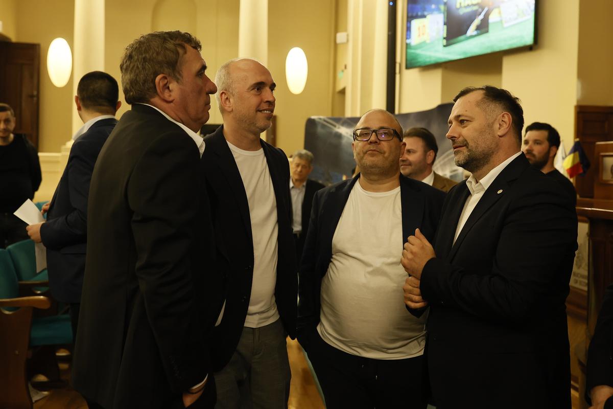 Moment emoționant: cartea lui Gheorghe Hagi a fost prezentată cu vocea regretatului Cristian Țopescu » Cum a fost posibil