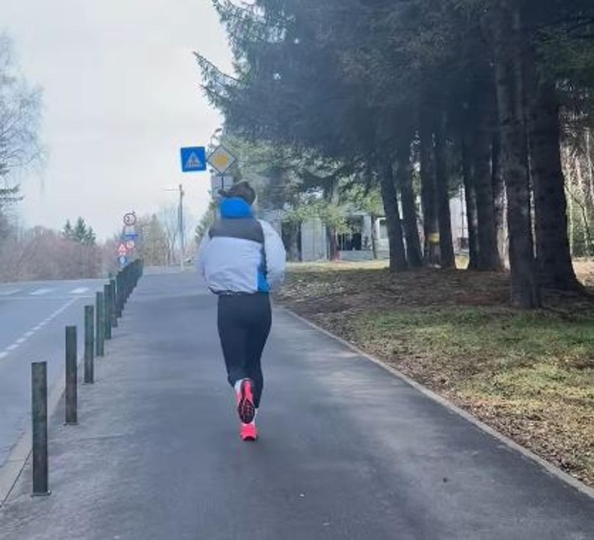 Simona Halep s-a filmat pe străzile din Poiana Brașov și a publicat imaginile pe Internet » Meciul pentru care se pregătește