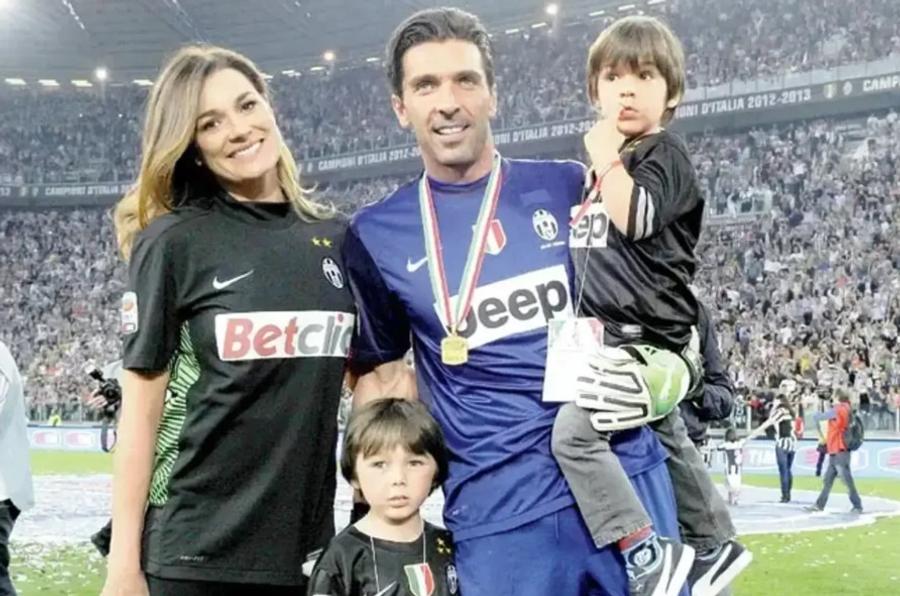 Fosta soție a lui Buffon a fost antrenorul băieților săi: „Am luat lecții de fotbal. Picioarele mele fac încă furori”