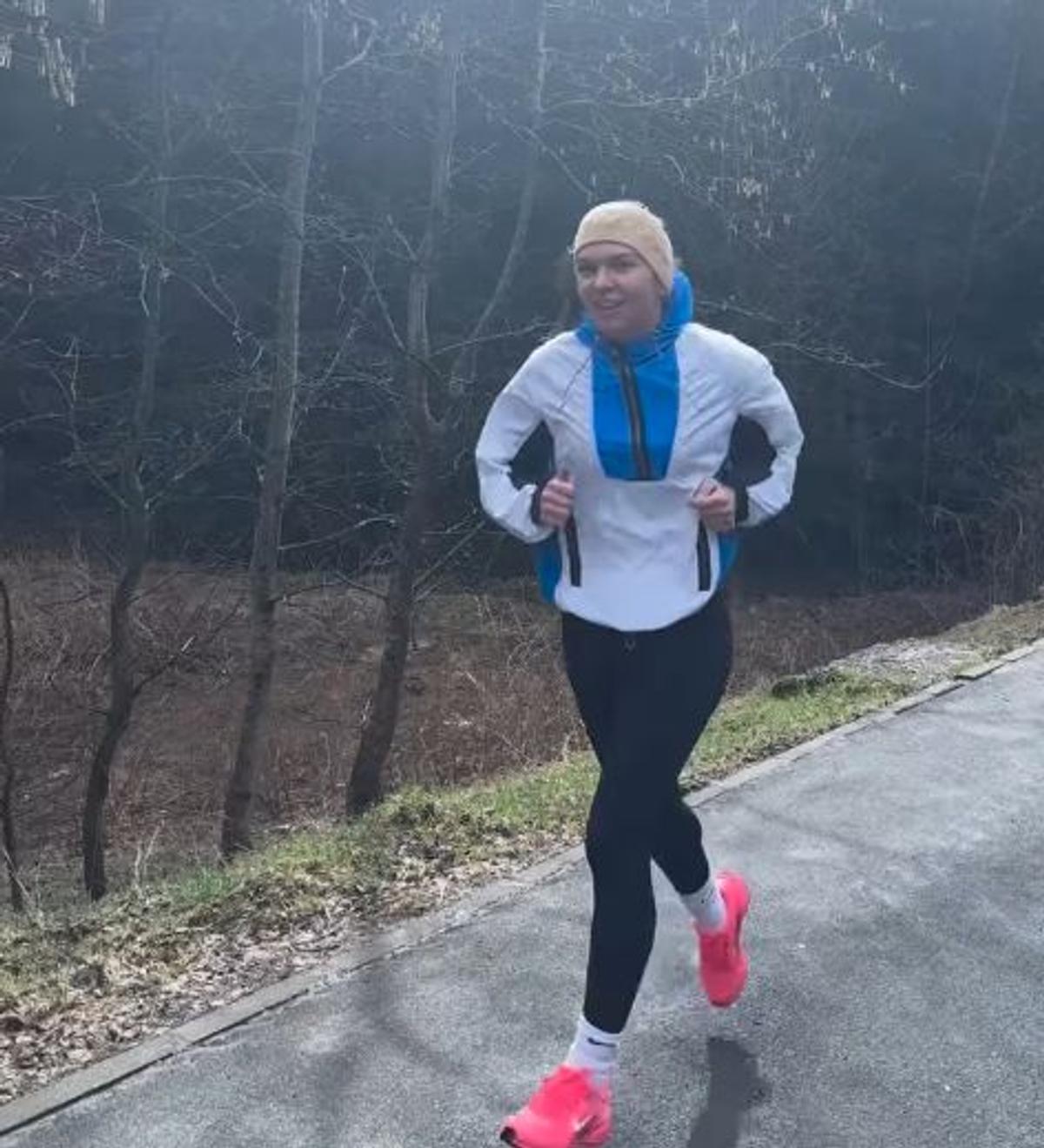 Simona Halep s-a filmat pe străzile din Poiana Brașov și a publicat imaginile pe Internet » Meciul pentru care se pregătește