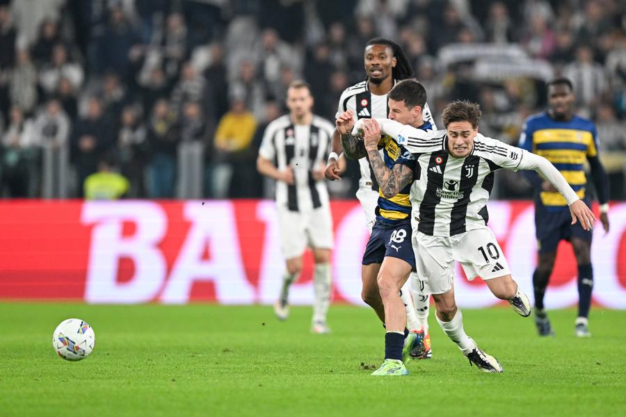 Dennis Man și Kenan Yildiz, duel direct în Serie A / foto: Imago Images FIFA a numit cei doi jucători care pot decide barajul: „România are un «factor X» în lot”