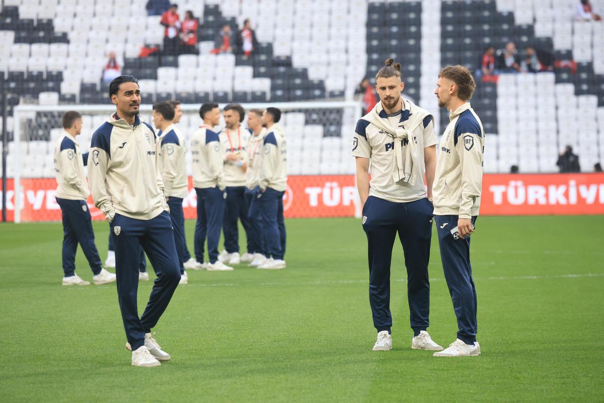 Turcia - România, fotbaliștii „tricolori” la inspecția gazonului și la încălzire