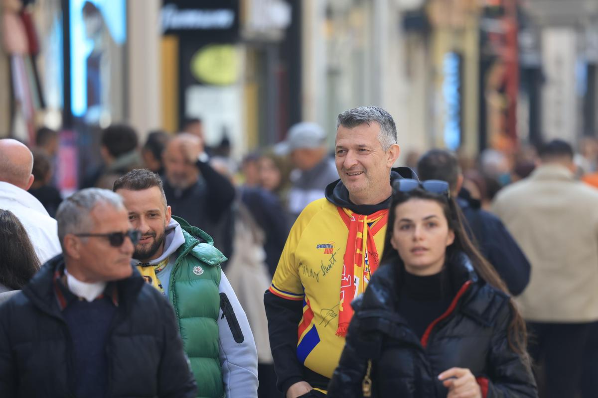 Deputatul român era la „șpriț" » Reperat printre suporterii români, pe terasele din Istanbul