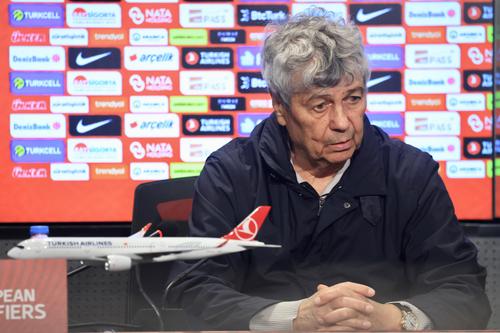 Mircea Lucescu, la conferința de presă // foto: Ionuț Iordache (GSP)