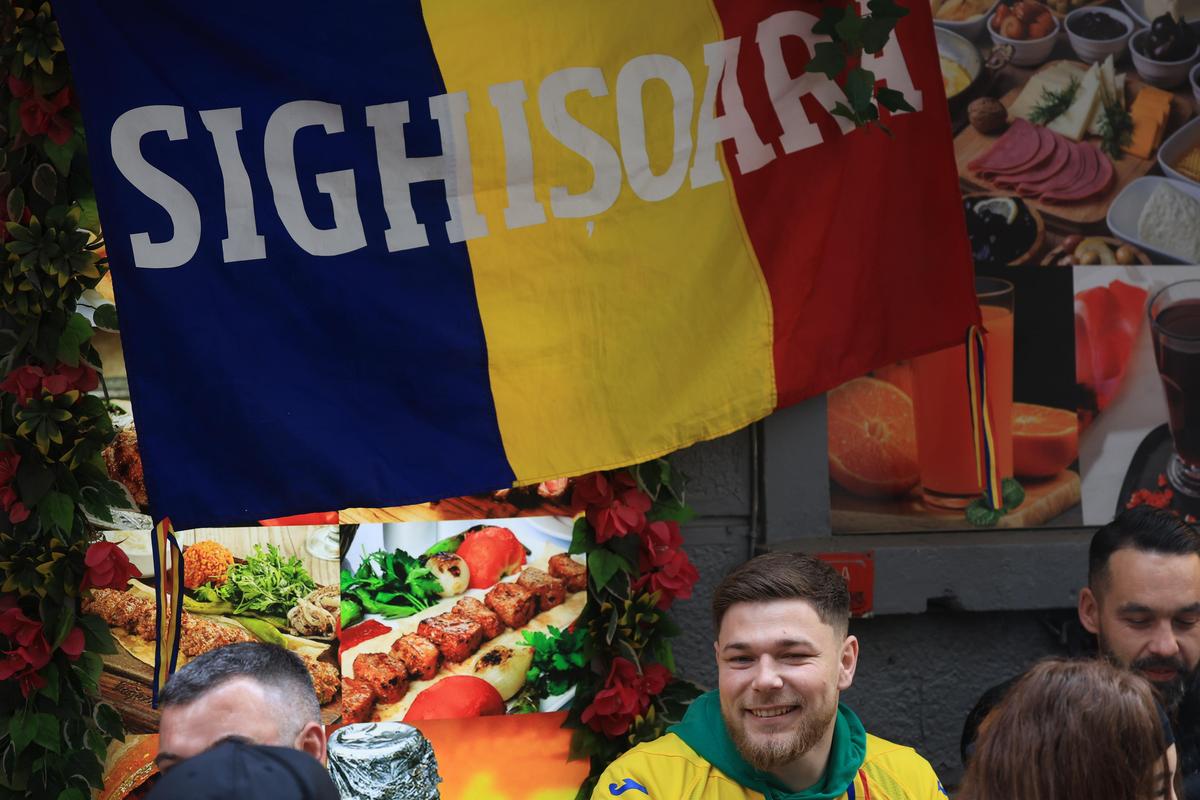 Imagini din jurul stadionului înainte de Turcia - România